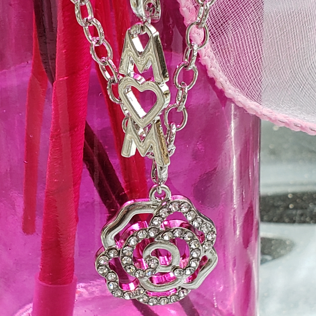 2 Silver Necklaces For Mom 19$
